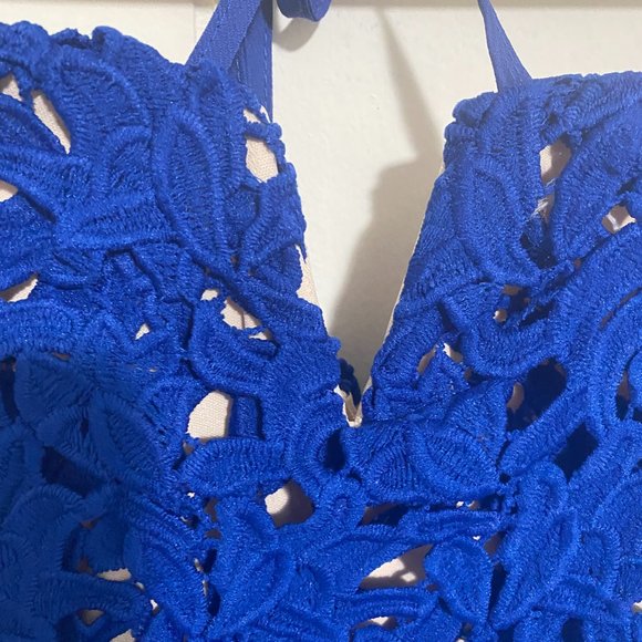 NWT J.O.A Los Angeles Romper Halter Neck Cobalt Blue Lace Size Small - Picture 5 of 16